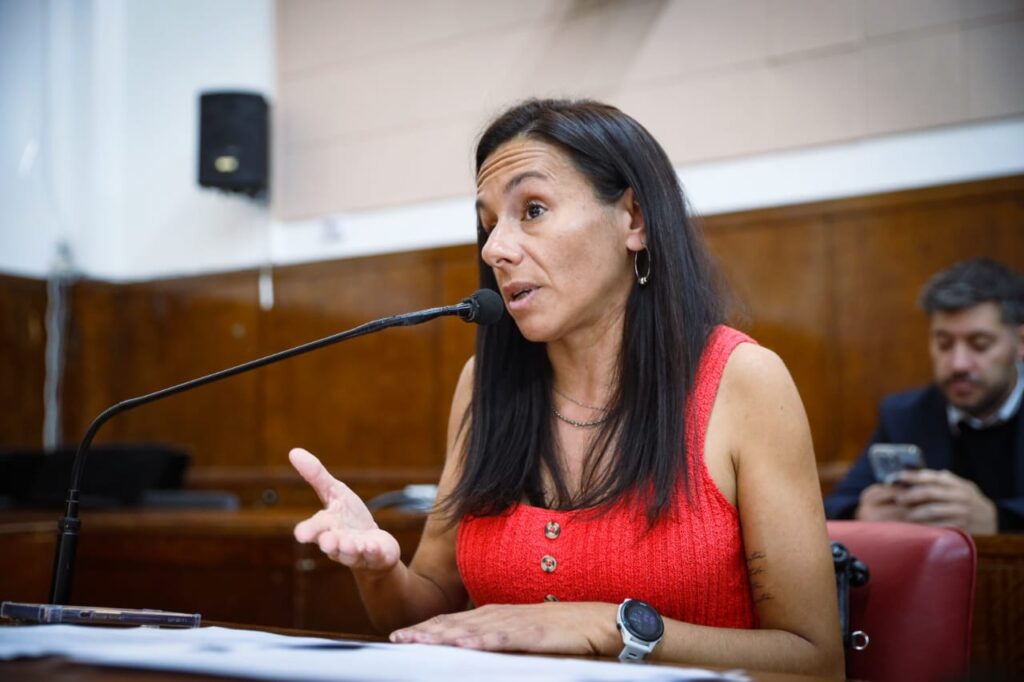 Una Chicana Infantil Ante Un Problema Mayor